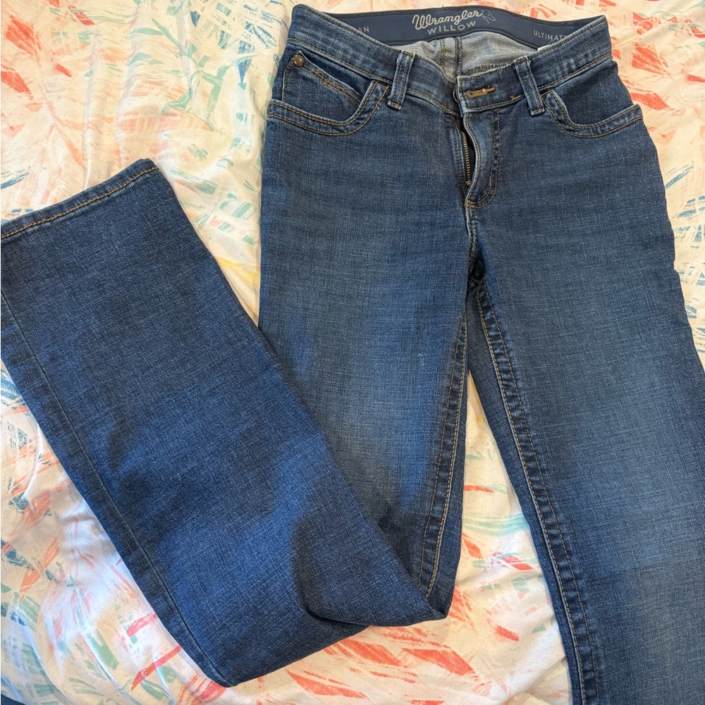 Wrangler Women's Classic Straight Leg Blue Jeans
